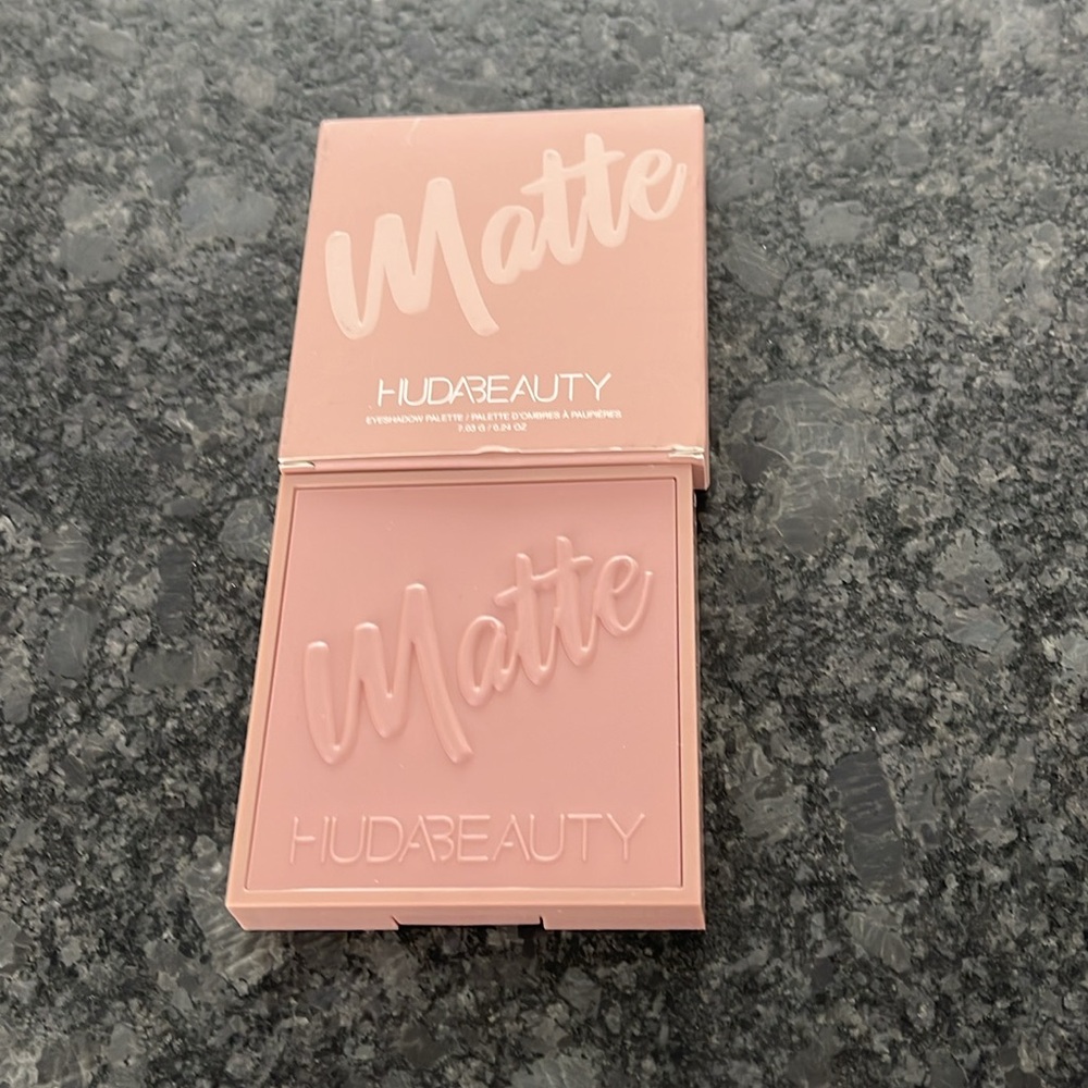 Huda Beauty Cool Matte Obsession - Picture 10 of 12
